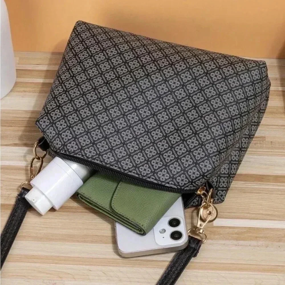 ⚠️Clearance Small Black Patterned Shoulder / Crossbody Bag - Picture 2 of 4